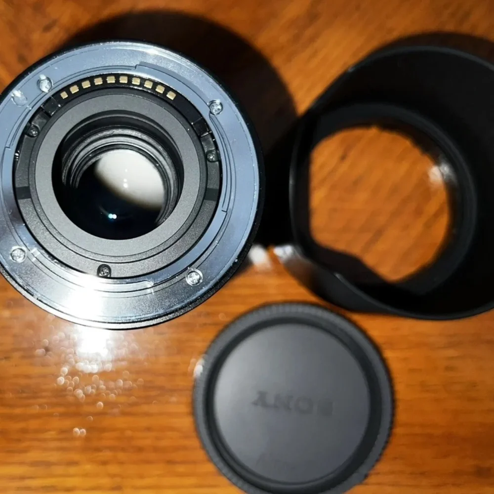 Sony Carl Zeiss 24mm f/1.8 ZA Sonnar T* - Crop Sensor Prime E Mount Wide Lens